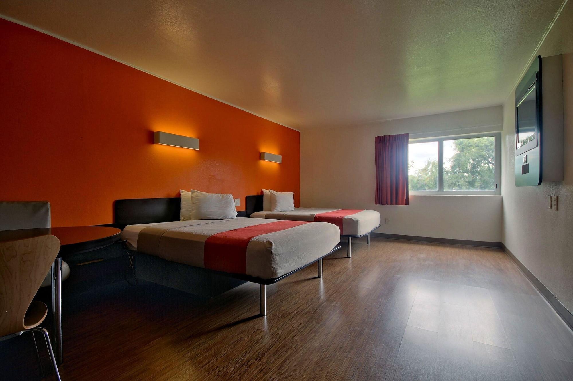 Motel 6-Miami, Fl Доръл Екстериор снимка