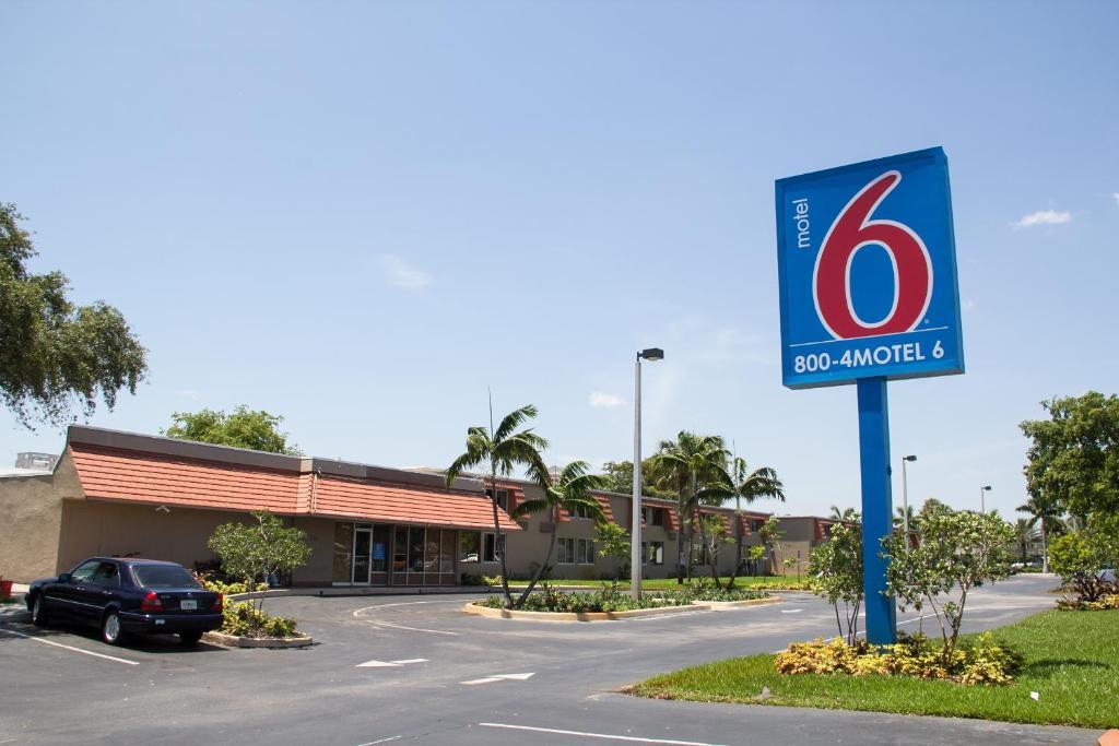 Motel 6-Miami, Fl Доръл Екстериор снимка
