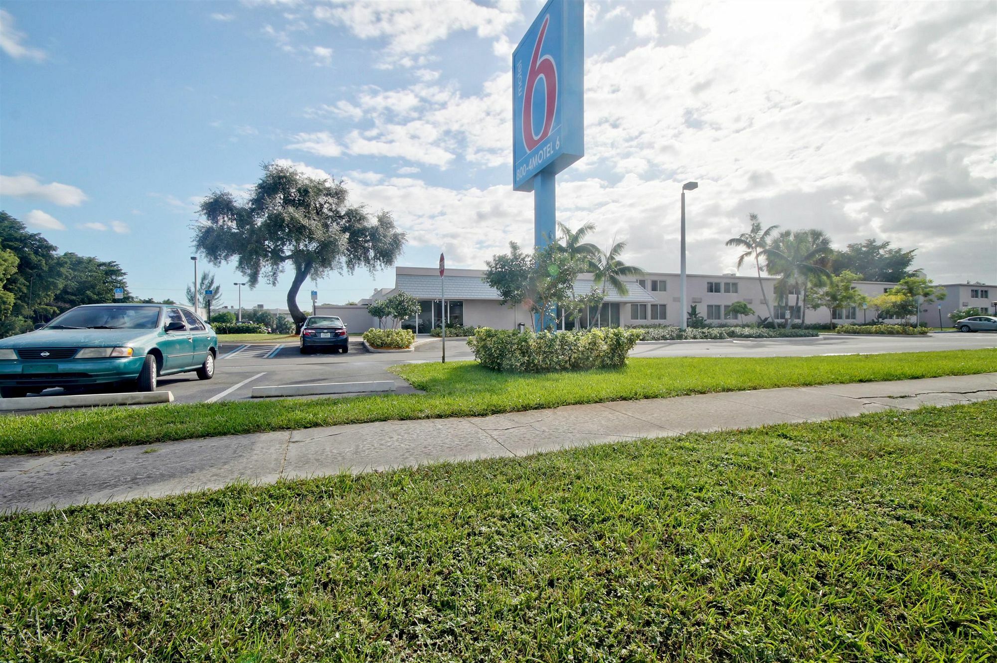 Motel 6-Miami, Fl Доръл Екстериор снимка